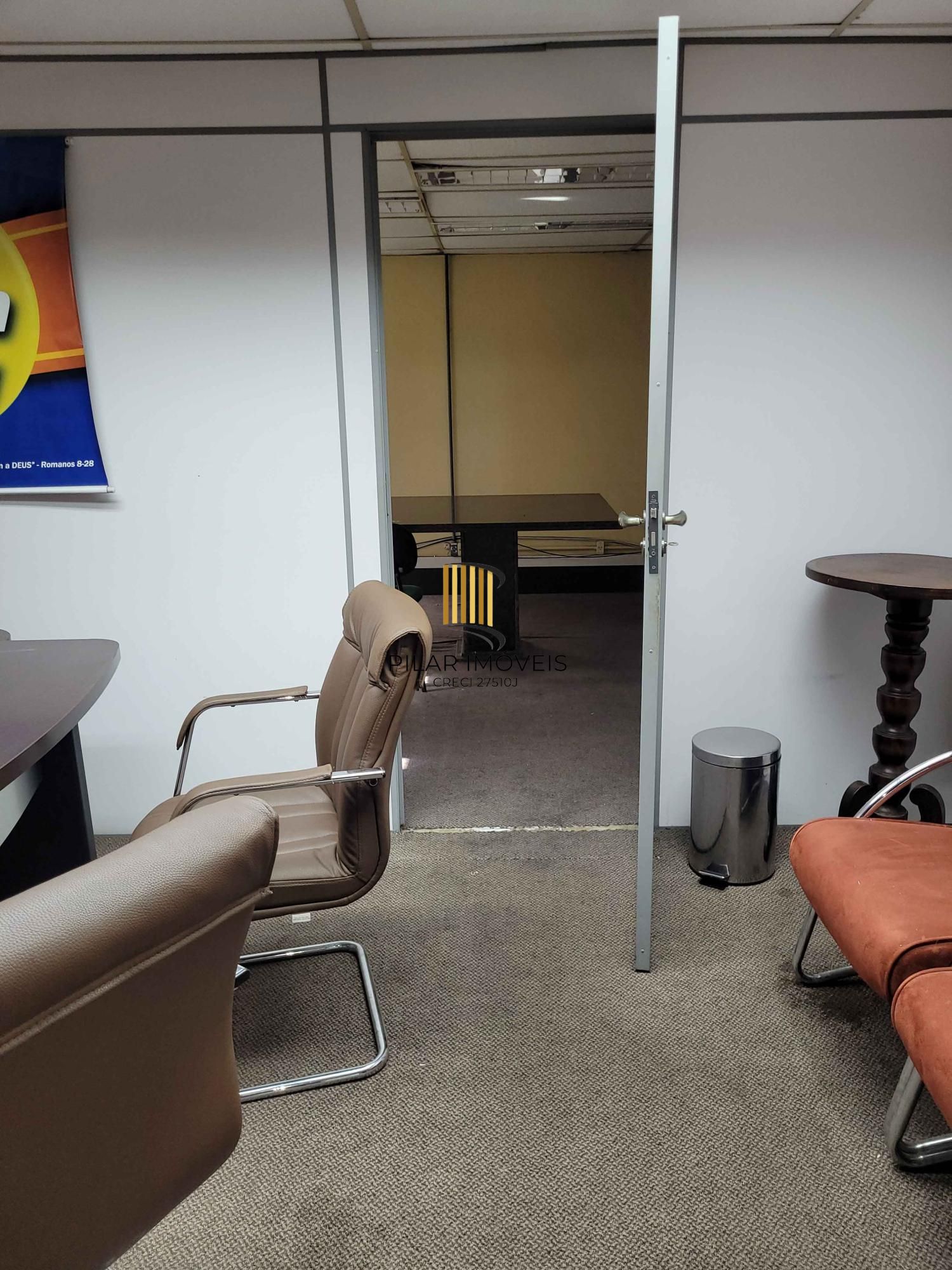 🏙️ Loja térrea para locação na Avenida Farrapos com vaga de estacionamento!