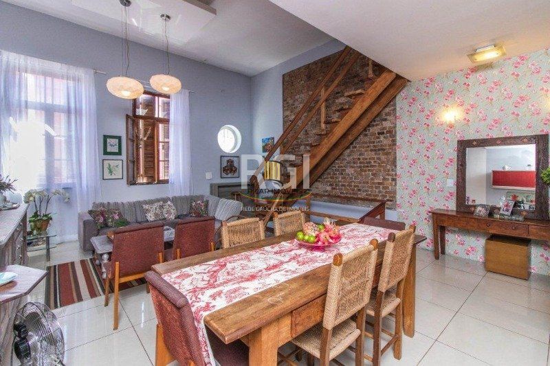 Casa para Venda - 490m², 3 dormitórios, sendo 1 suites, Floresta