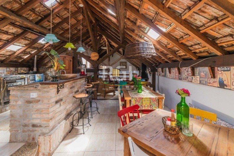 Casa para Venda - 490m², 3 dormitórios, sendo 1 suites, Floresta