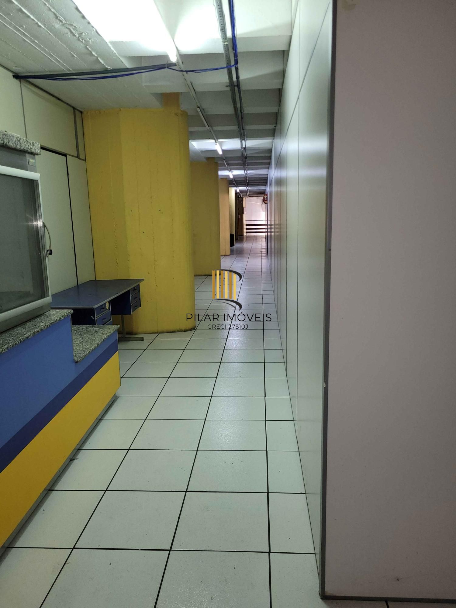 🏙️ Loja térrea para locação na Avenida Farrapos com vaga de estacionamento!