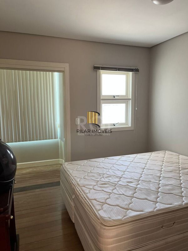 Casa para Venda - 320m², 4 dormitórios, sendo 2 suites, 3 vagas - Centro