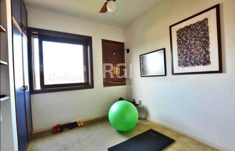 Casa para Venda - 276m², 3 dormitórios, sendo 1 suites, 5 vagas - Medianeira