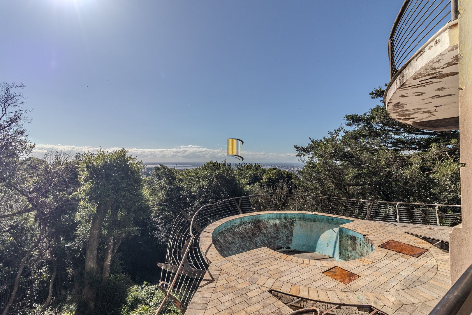 Casa para Venda - 1000m², 5 dormitórios, sendo 5 suites, 8 vagas - Teresópolis
