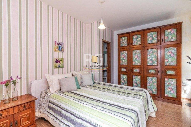 Casa para Venda - 490m², 3 dormitórios, sendo 1 suites, Floresta