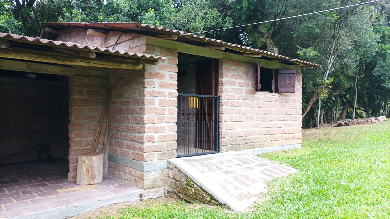 Sítio 3 dormitórios no bairro Fiuza