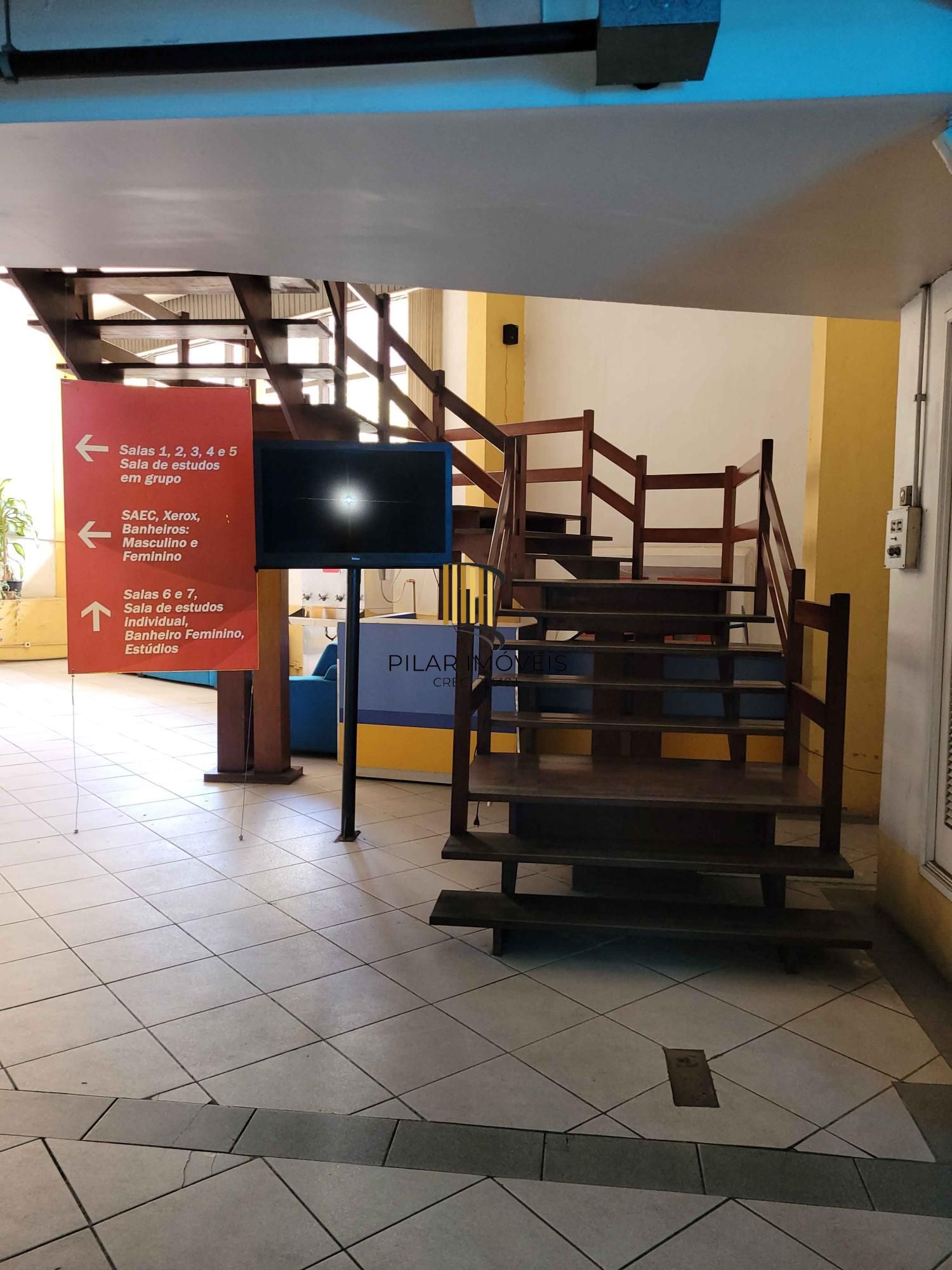 🏙️ Loja térrea para locação na Avenida Farrapos com vaga de estacionamento!