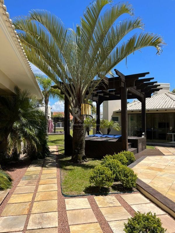 Casa para Venda - 320m², 4 dormitórios, sendo 2 suites, 3 vagas - Centro