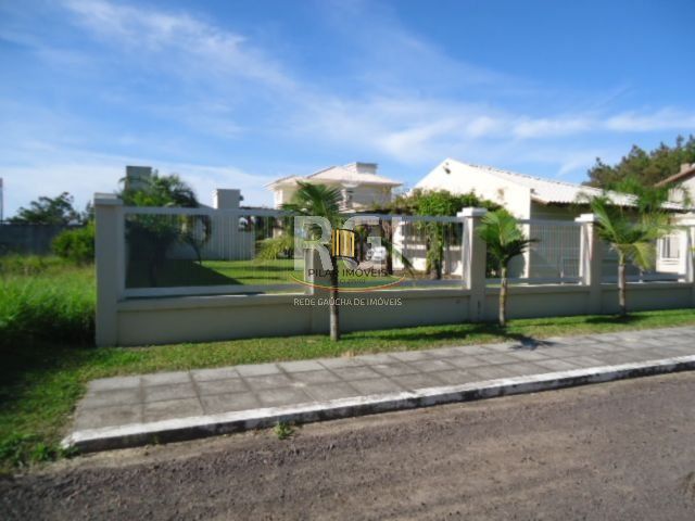 Casa para Venda - 320m², 4 dormitórios, sendo 2 suites, 3 vagas - Centro