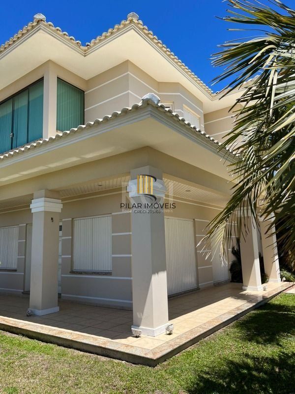 Casa para Venda - 320m², 4 dormitórios, sendo 2 suites, 3 vagas - Centro