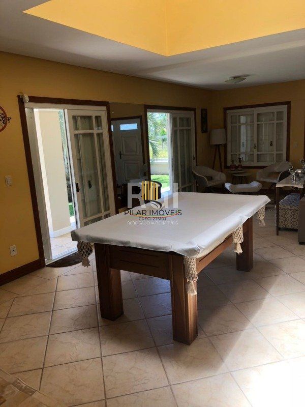 Casa para Venda - 320m², 4 dormitórios, sendo 2 suites, 3 vagas - Centro