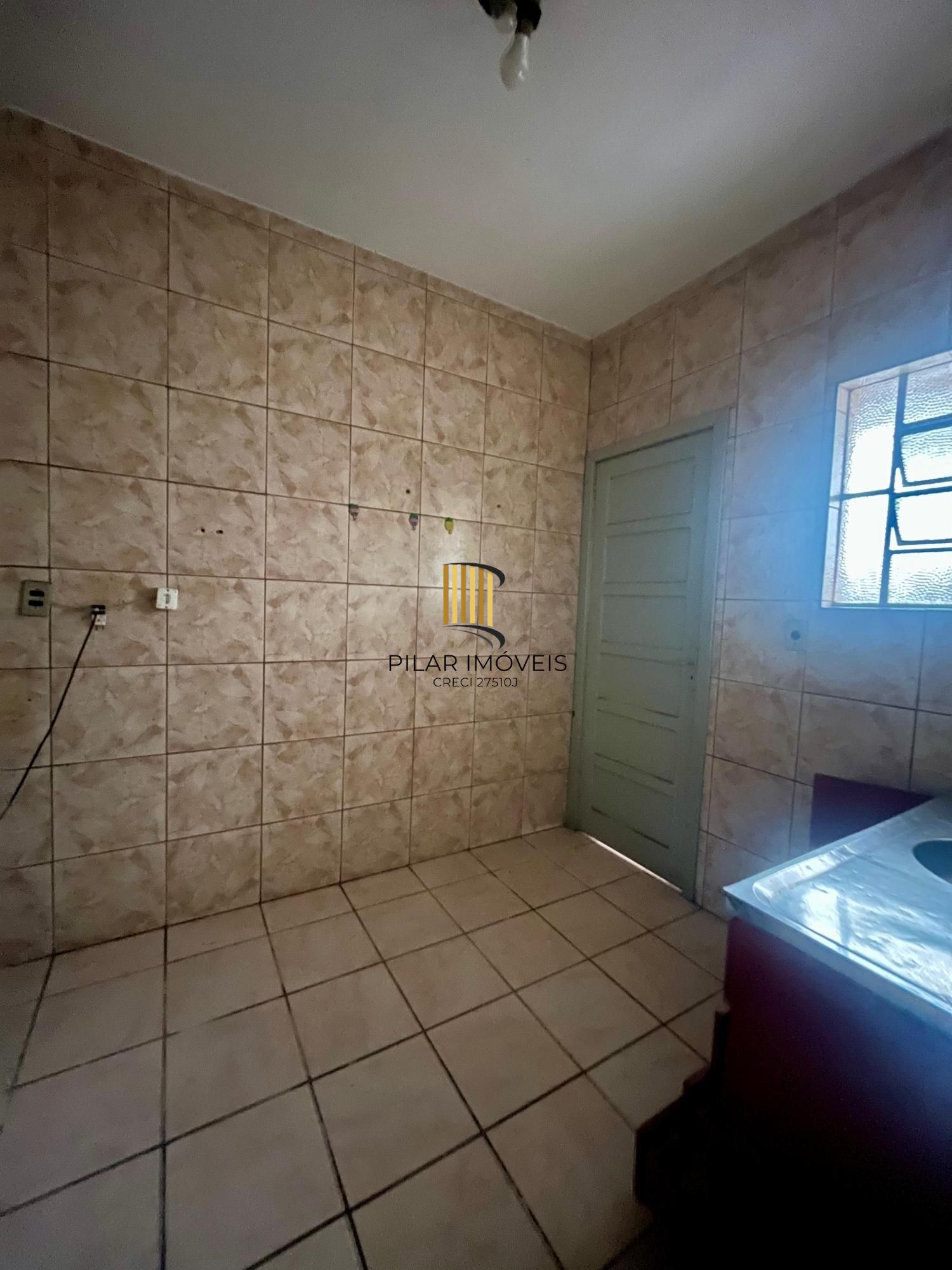 🏡 APARTAMENTO TERREO À VENDA — MENINO DEUS