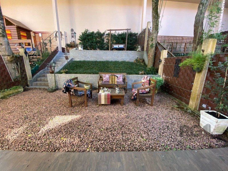 Casa em Condomínio para Comprar no bairro Pedra Redonda com 4 suítes