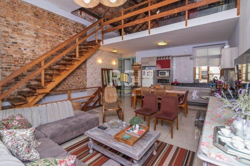 Casa para Venda - 490m², 3 dormitórios, sendo 1 suites, Floresta