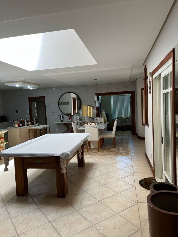 Casa para Venda - 320m², 4 dormitórios, sendo 2 suites, 3 vagas - Centro