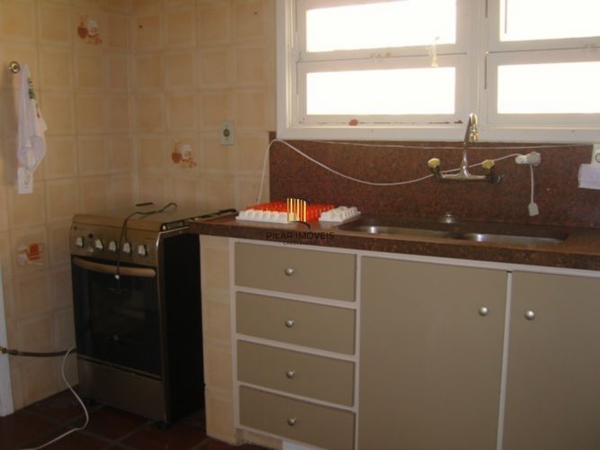 Casa para Venda - 216m², 3 dormitórios, sendo 1 suites, 2 vagas - Centro
