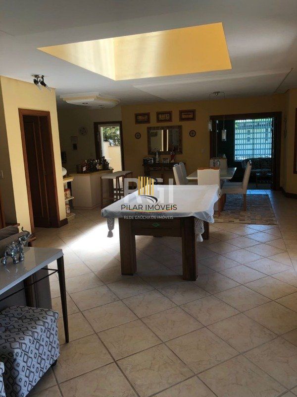 Casa para Venda - 320m², 4 dormitórios, sendo 2 suites, 3 vagas - Centro