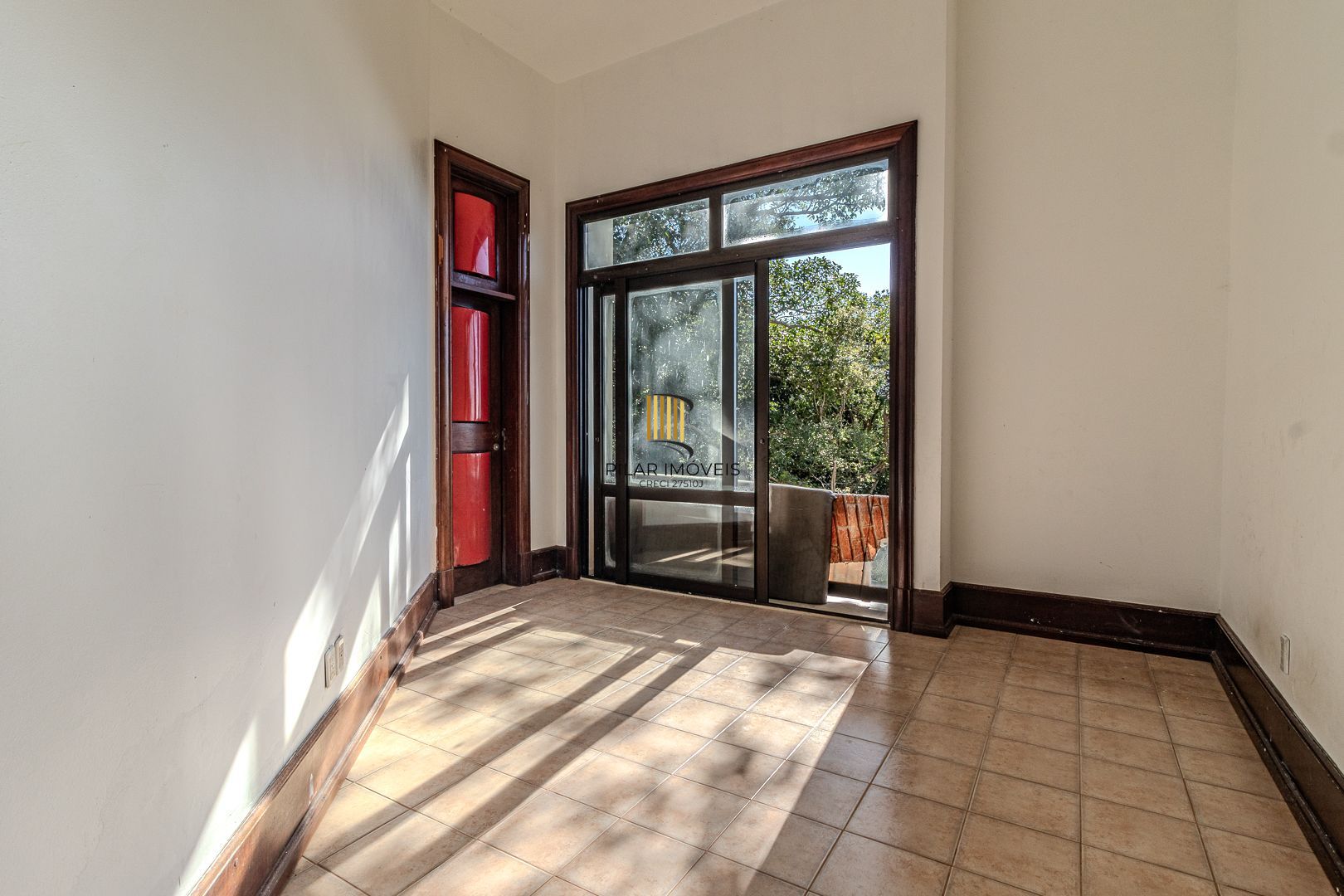 Casa para Venda - 1000m², 5 dormitórios, sendo 5 suites, 8 vagas - Teresópolis