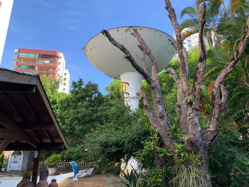Casa 6 dormitórios no bairro Centro