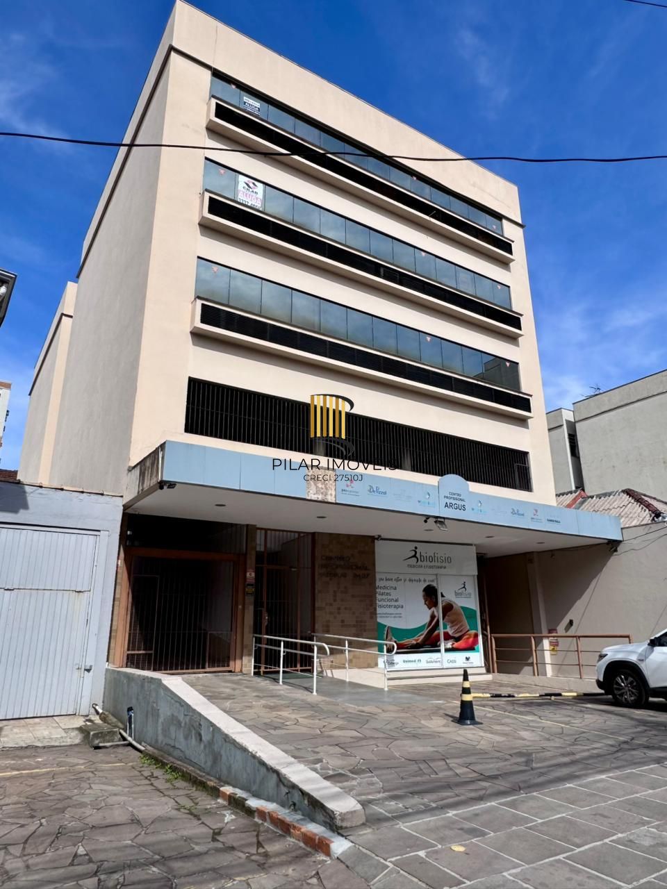 Sala com garagem dupla na Cristóvão! - Pilar Imóveis