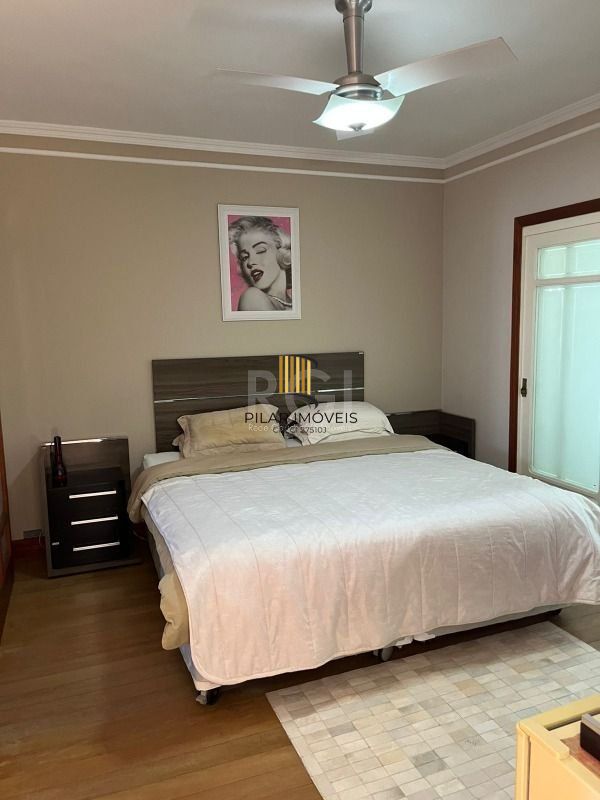 Casa para Venda - 320m², 4 dormitórios, sendo 2 suites, 3 vagas - Centro
