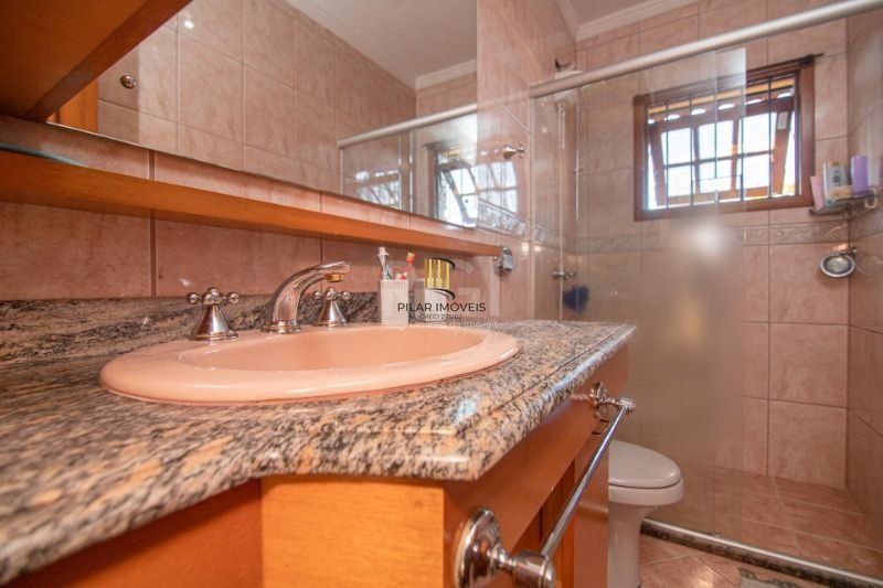 Casa 3 dormitórios no bairro Nonoai