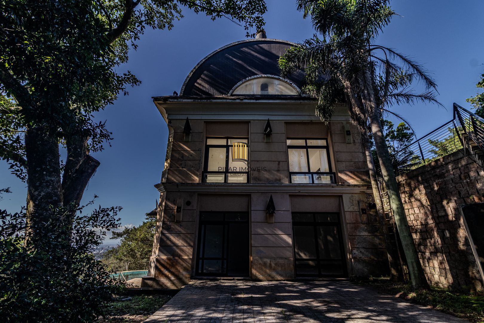 Casa para Venda - 1000m², 5 dormitórios, sendo 5 suites, 8 vagas - Teresópolis
