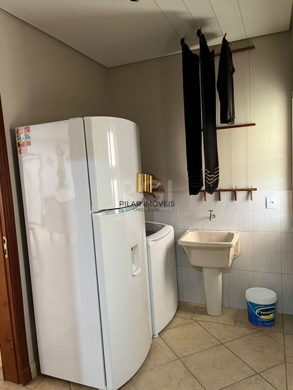 Casa para Venda - 320m², 4 dormitórios, sendo 2 suites, 3 vagas - Centro