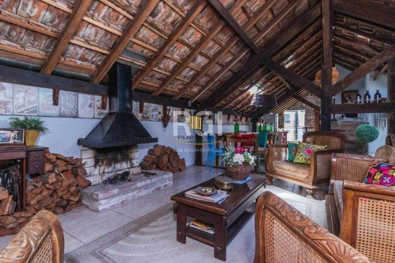 Casa para Venda - 490m², 3 dormitórios, sendo 1 suites, Floresta