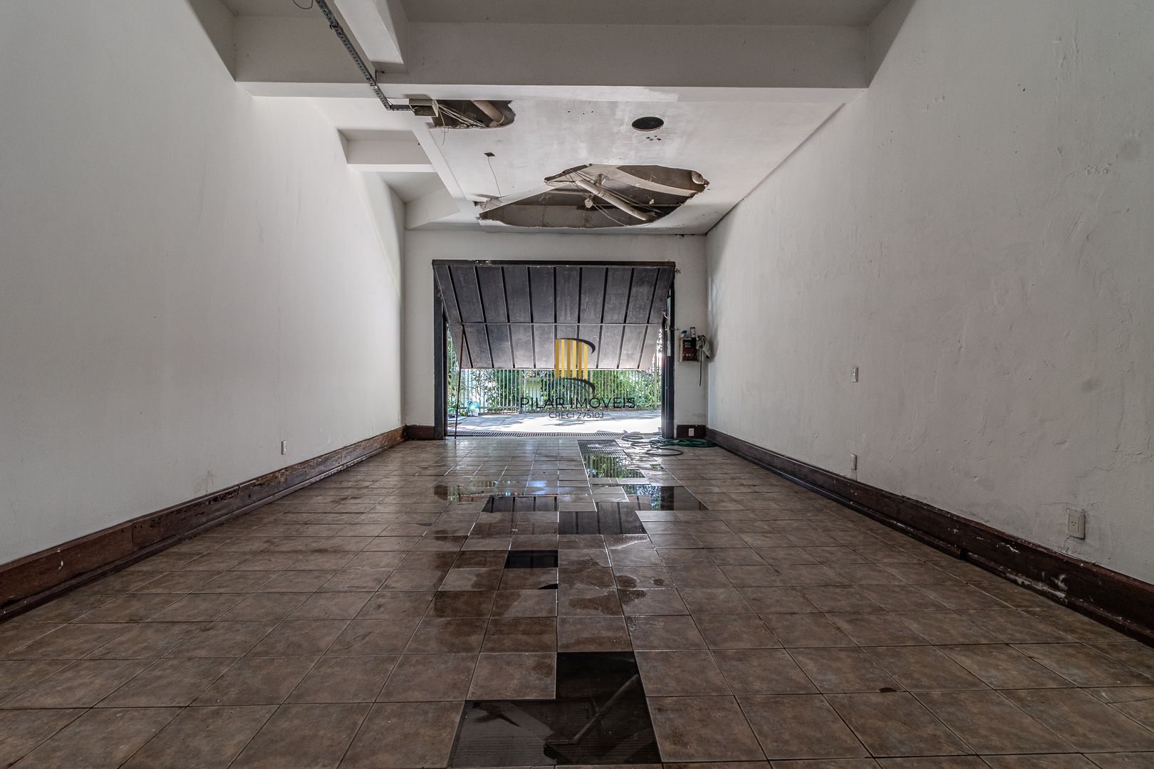 Casa para Venda - 1000m², 5 dormitórios, sendo 5 suites, 8 vagas - Teresópolis