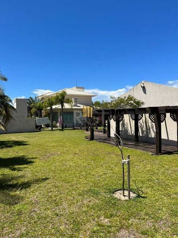 Casa para Venda - 320m², 4 dormitórios, sendo 2 suites, 3 vagas - Centro