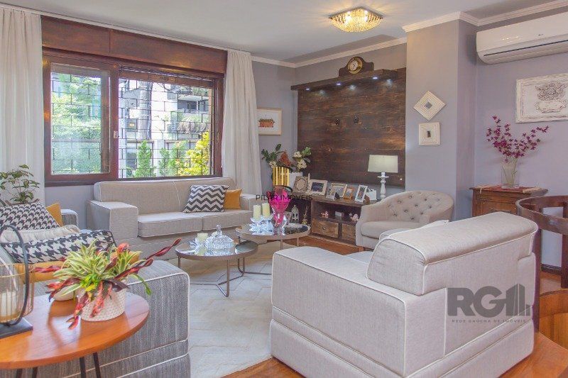 Casa 4 dormitórios no bairro Auxiliadora