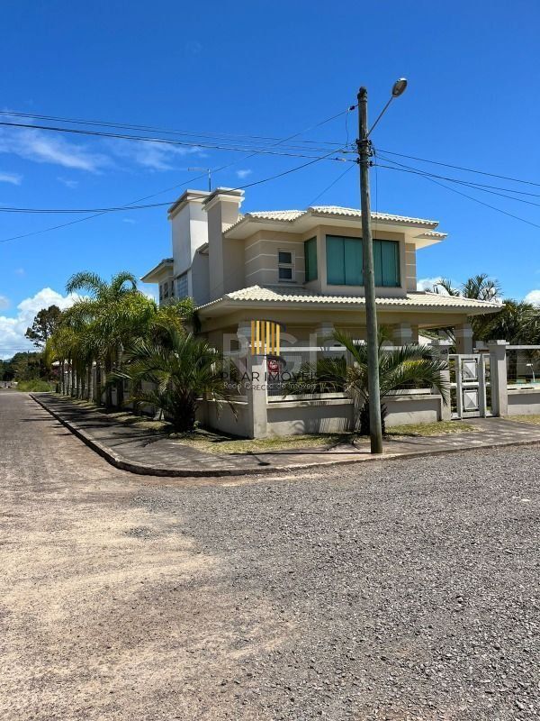 Casa para Venda - 320m², 4 dormitórios, sendo 2 suites, 3 vagas - Centro
