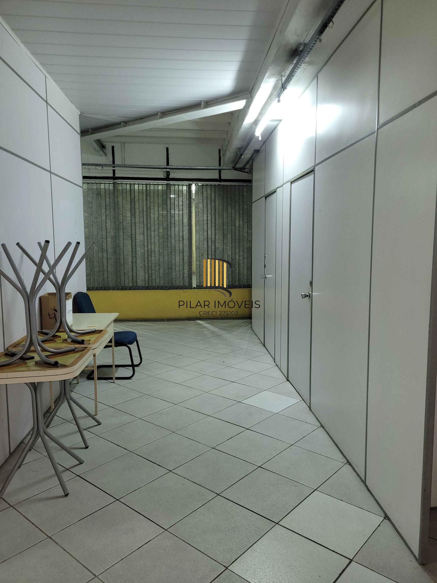 🏙️ Loja térrea para locação na Avenida Farrapos com vaga de estacionamento!