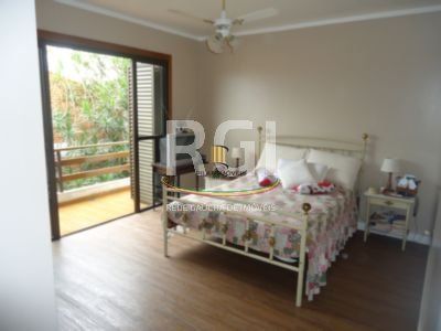 Casa para Venda - 330m², 4 dormitórios, 2 vagas - Glória
