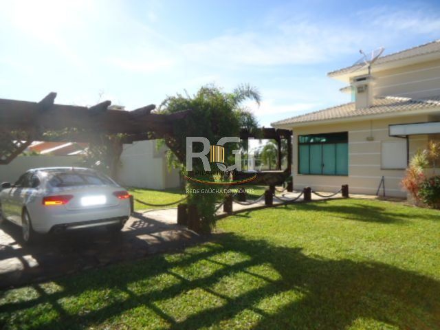 Casa para Venda - 320m², 4 dormitórios, sendo 2 suites, 3 vagas - Centro