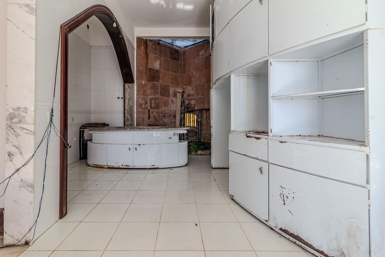Casa para Venda - 1000m², 5 dormitórios, sendo 5 suites, 8 vagas - Teresópolis