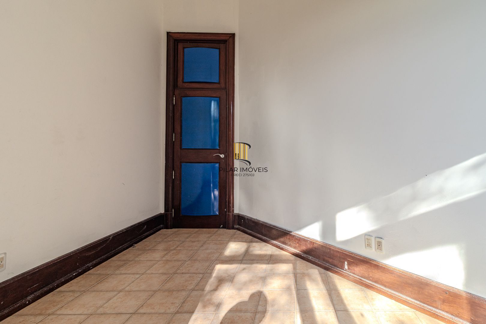 Casa para Venda - 1000m², 5 dormitórios, sendo 5 suites, 8 vagas - Teresópolis