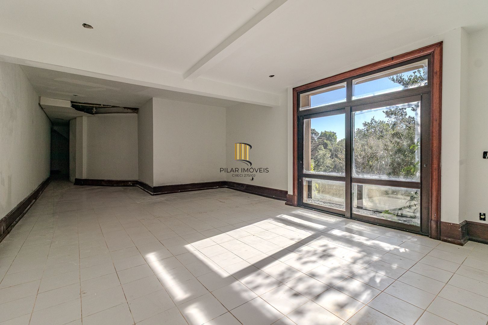 Casa para Venda - 1000m², 5 dormitórios, sendo 5 suites, 8 vagas - Teresópolis