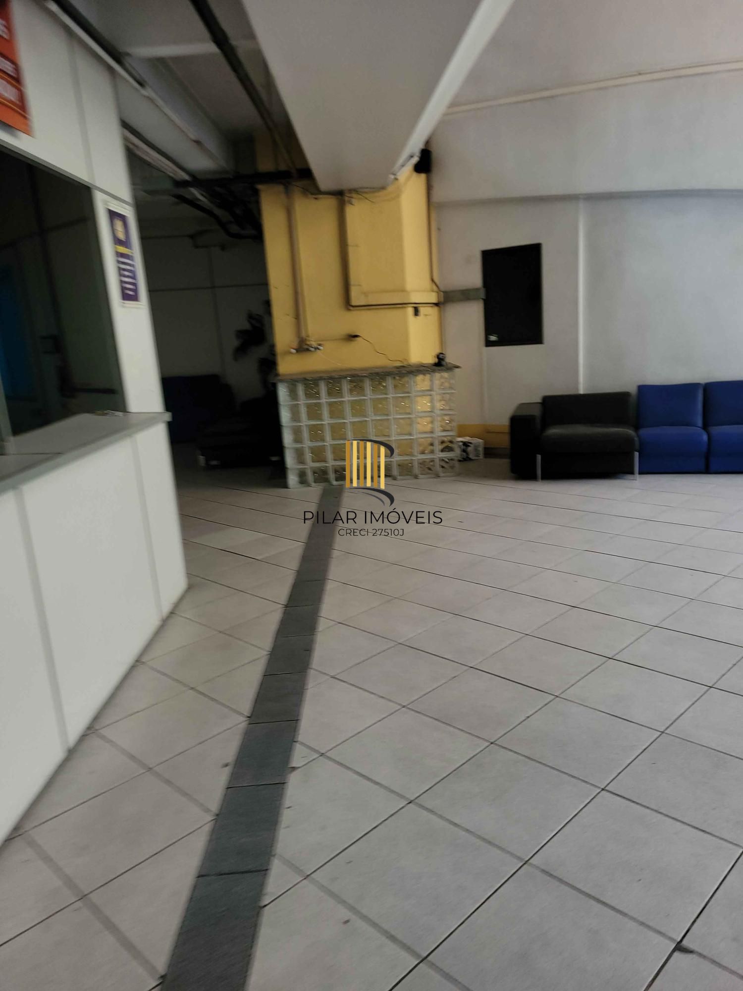 🏙️ Loja térrea para locação na Avenida Farrapos com vaga de estacionamento!