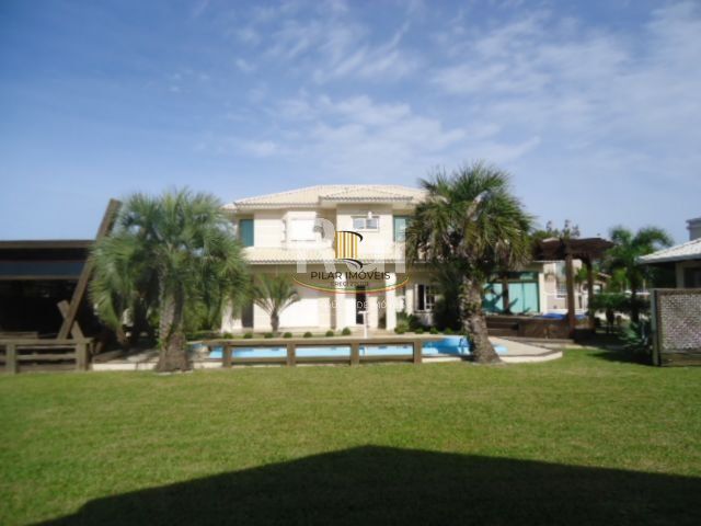 Casa para Venda - 320m², 4 dormitórios, sendo 2 suites, 3 vagas - Centro