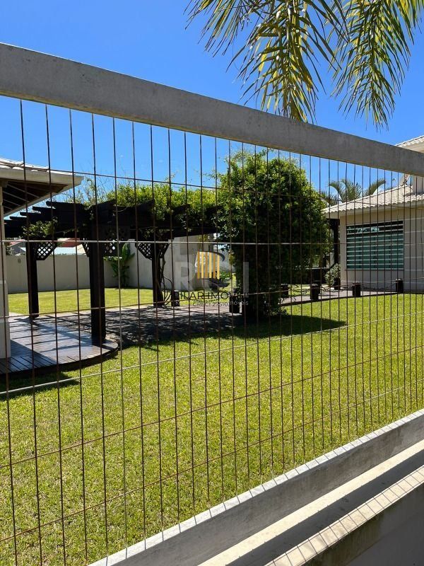 Casa para Venda - 320m², 4 dormitórios, sendo 2 suites, 3 vagas - Centro