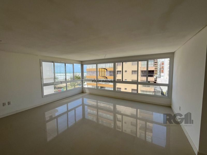 Apartamento para Venda - 300m², 6 dormitórios, sendo 5 suites, 4 vagas - Centro