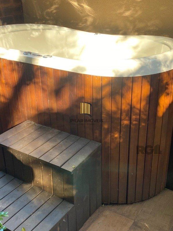 Casa em Condomínio para Comprar no bairro Pedra Redonda com 4 suítes