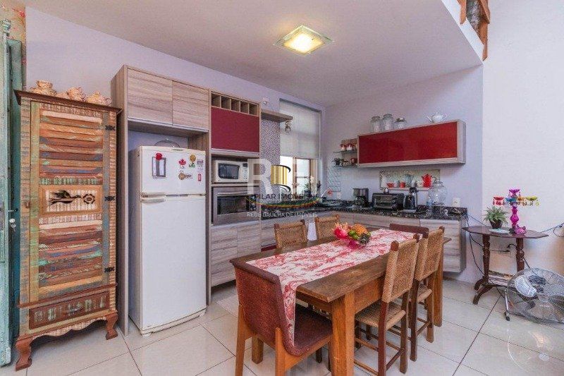 Casa para Venda - 490m², 3 dormitórios, sendo 1 suites, Floresta