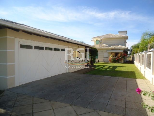 Casa para Venda - 320m², 4 dormitórios, sendo 2 suites, 3 vagas - Centro