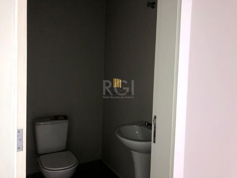 Loja para Venda - 165.27m², 0 dormitórios, 4 vagas - Petrópolis