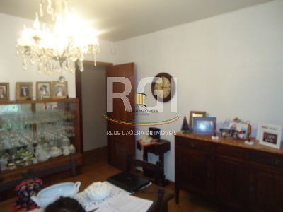 Casa para Venda - 330m², 4 dormitórios, 2 vagas - Glória