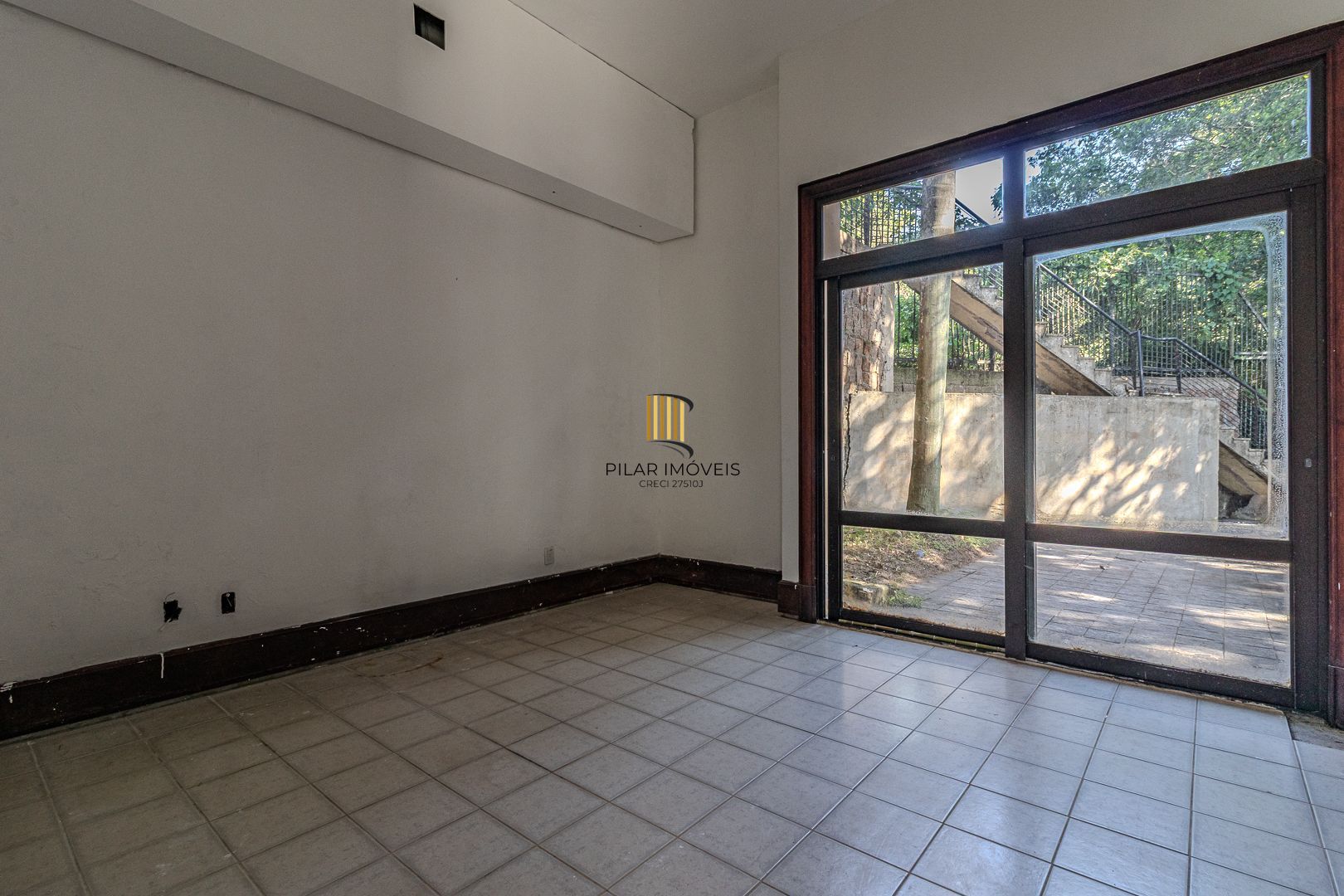 Casa para Venda - 1000m², 5 dormitórios, sendo 5 suites, 8 vagas - Teresópolis