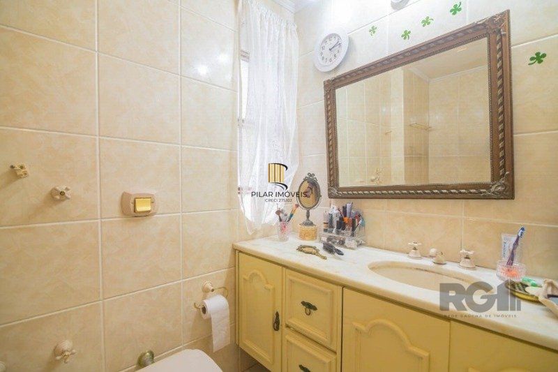 Excelente apartamento de 148m² com 3 dormitórios sendo 1 suíte e 2 vagas. 