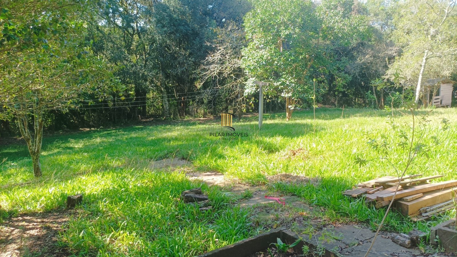 Sítio 3 dormitórios no bairro Fiuza